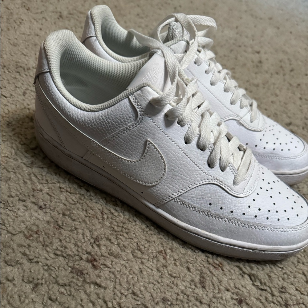 Nike sneaker -gently used and still in excellent condition. Women size 11
